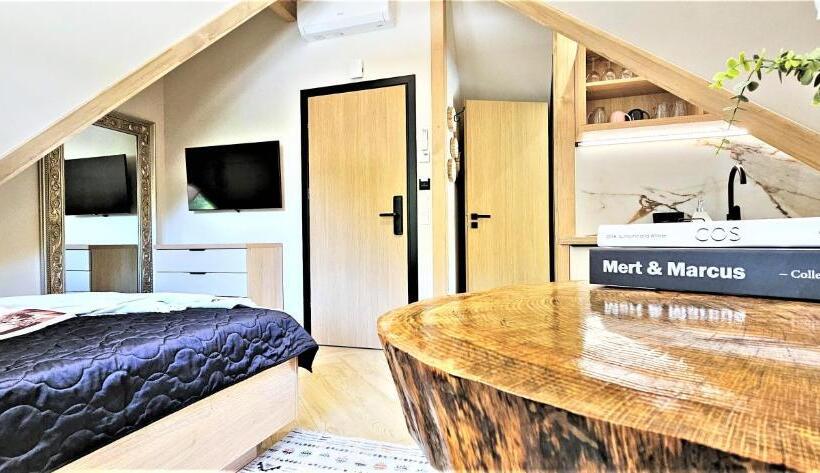 استودیوی استاندارد, Vip Apartamenty Chałubińskiego Apart