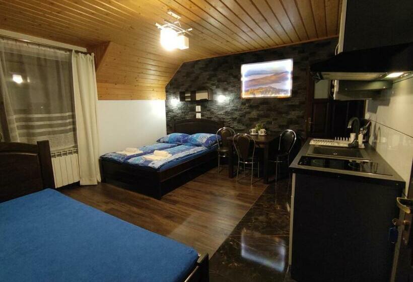 اتاق استاندارد سه تخته با بالکن, Pokoje I Apartamenty U Sabiny   Apartament I Domek Z Jacuzzi Na Wyłączność   Pozostałe Pokoje Bez Ja