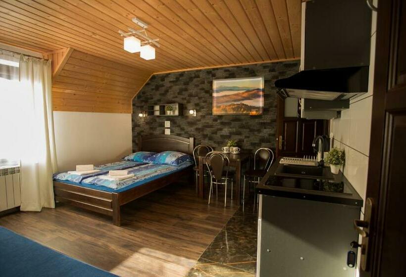 اتاق استاندارد سه تخته با بالکن, Pokoje I Apartamenty U Sabiny   Apartament I Domek Z Jacuzzi Na Wyłączność   Pozostałe Pokoje Bez Ja