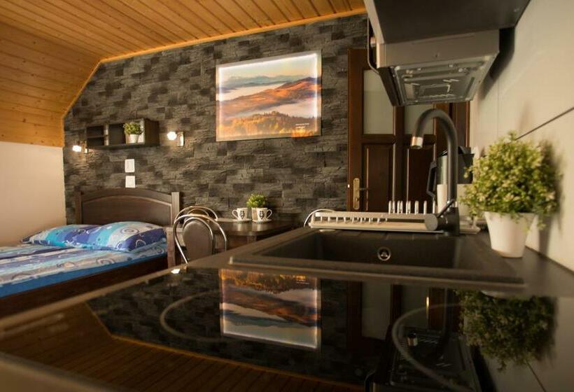 اتاق استاندارد سه تخته با بالکن, Pokoje I Apartamenty U Sabiny   Apartament I Domek Z Jacuzzi Na Wyłączność   Pozostałe Pokoje Bez Ja