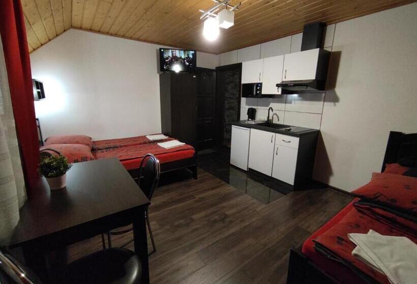 اتاق استاندارد سه نفره, Pokoje I Apartamenty U Sabiny   Apartament I Domek Z Jacuzzi Na Wyłączność   Pozostałe Pokoje Bez Ja
