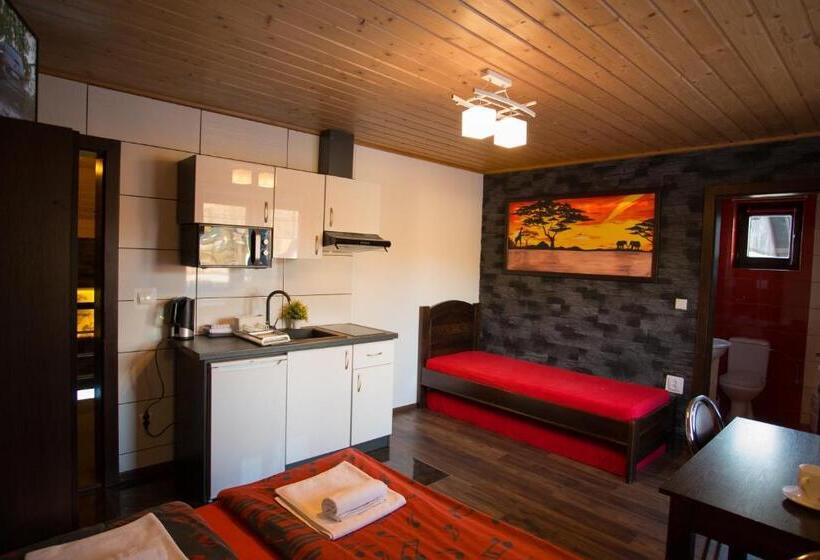 اتاق استاندارد سه نفره, Pokoje I Apartamenty U Sabiny   Apartament I Domek Z Jacuzzi Na Wyłączność   Pozostałe Pokoje Bez Ja