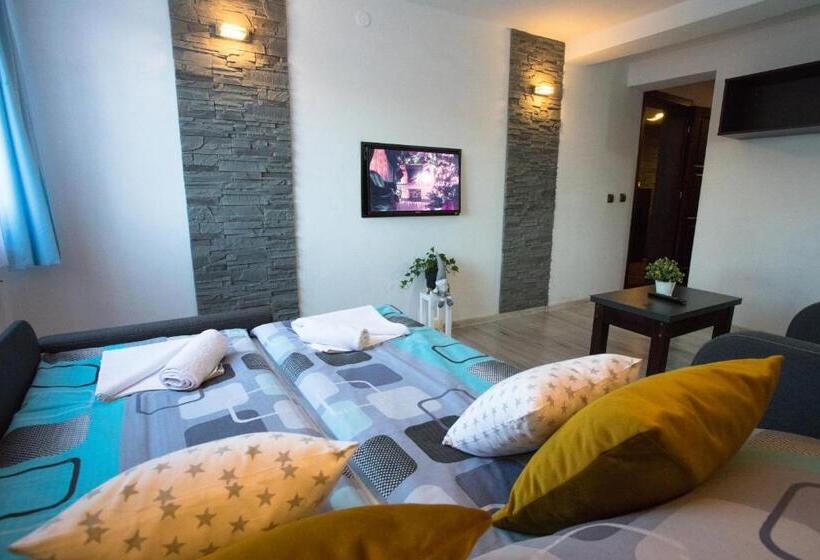 اتاق راحتی سه تخته, Pokoje I Apartamenty U Sabiny   Apartament I Domek Z Jacuzzi Na Wyłączność   Pozostałe Pokoje Bez Ja