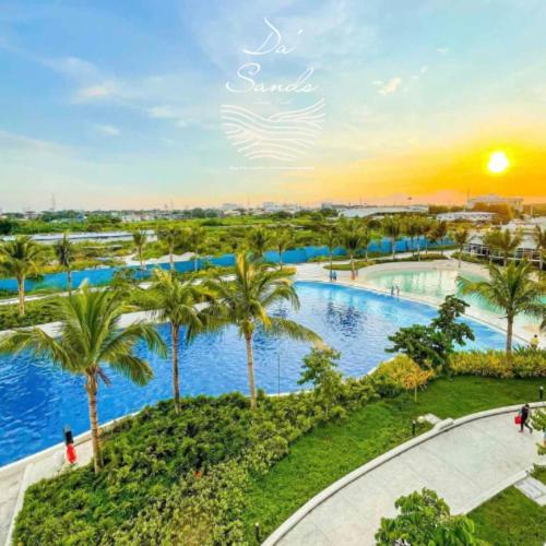استودیو استاندارد با چشم‌انداز استخر, Azure North Staycations   Modern Bali