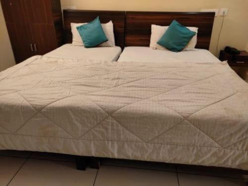 اتاق کلاسیک سه تخته, Oyo Flagship 80855  R Grand
