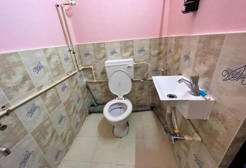 اتاق لوکس با تخت بزرگ, Munin S Guest House