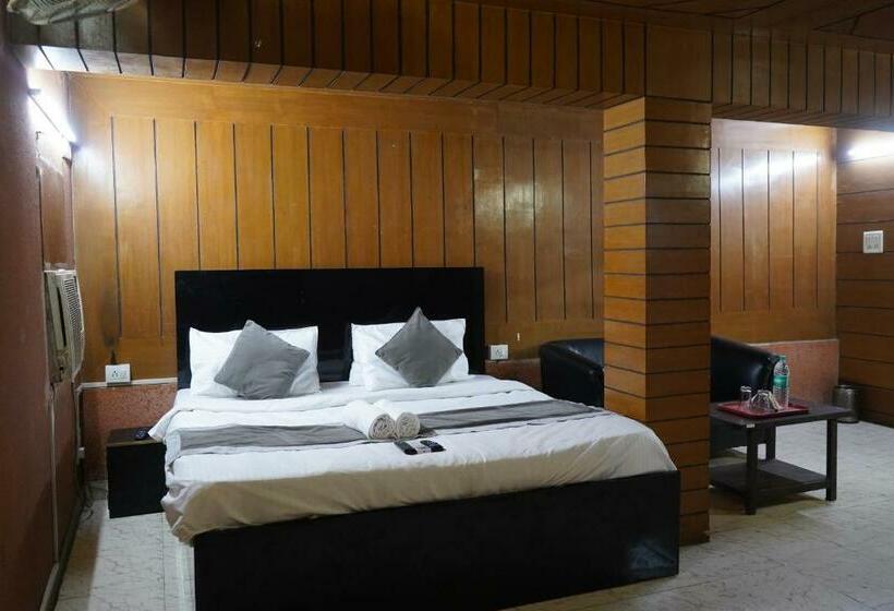 اتاق لوکس, Quadis   Noida Sec 15