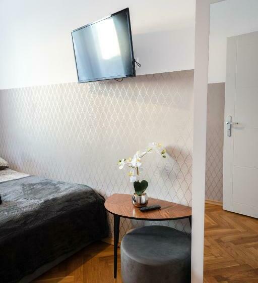 اتاق استاندارد با سرویس بهداشتی مشترک, Clicktheflat Pereca City Centre Apart Rooms