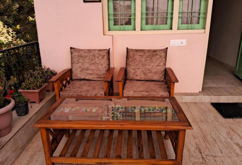 اتاق استاندارد با بالکن, The Moon Light Home Stay