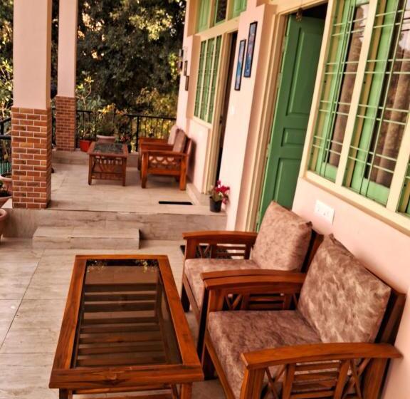 اتاق استاندارد با بالکن, The Moon Light Home Stay