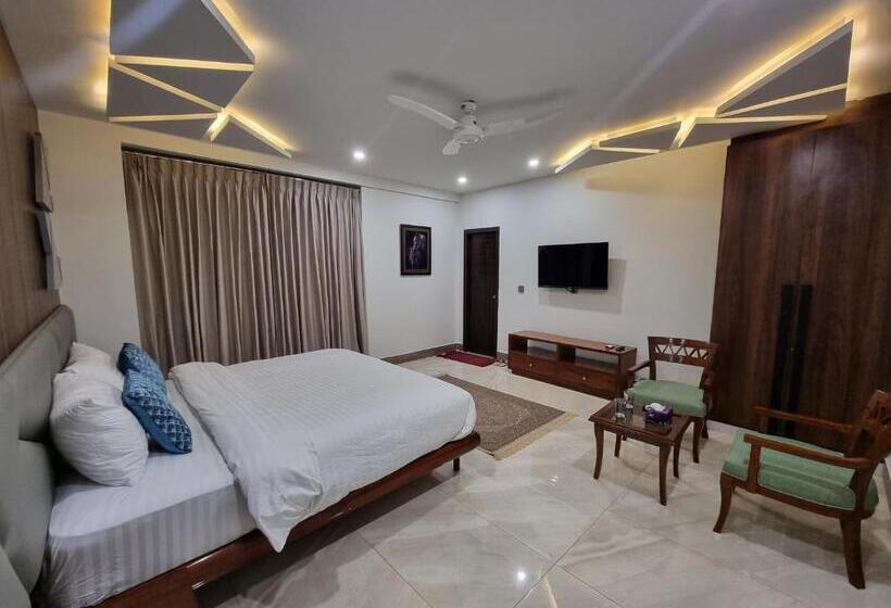 اتاق لوکس با تخت بزرگ, Grand Hotel Quetta