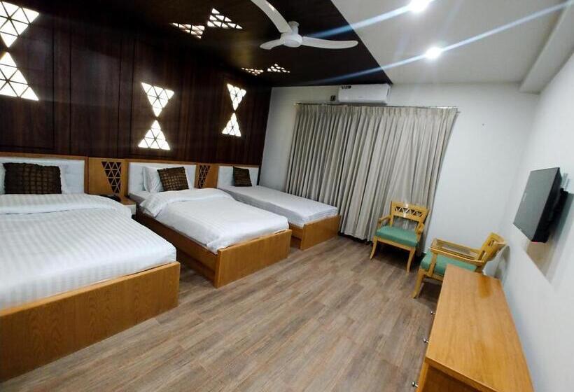 اتاق لوکس سه تخته, Grand Hotel Quetta