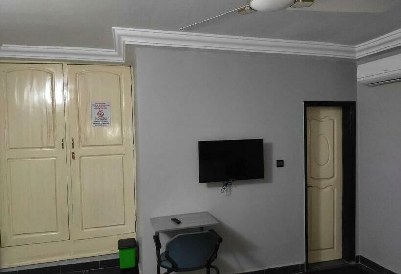 اتاق استاندارد سه نفره, Room In Guest Room   Deluxe Twin Beds That Sleeps 3 In Royal Blue Guest House And Bar