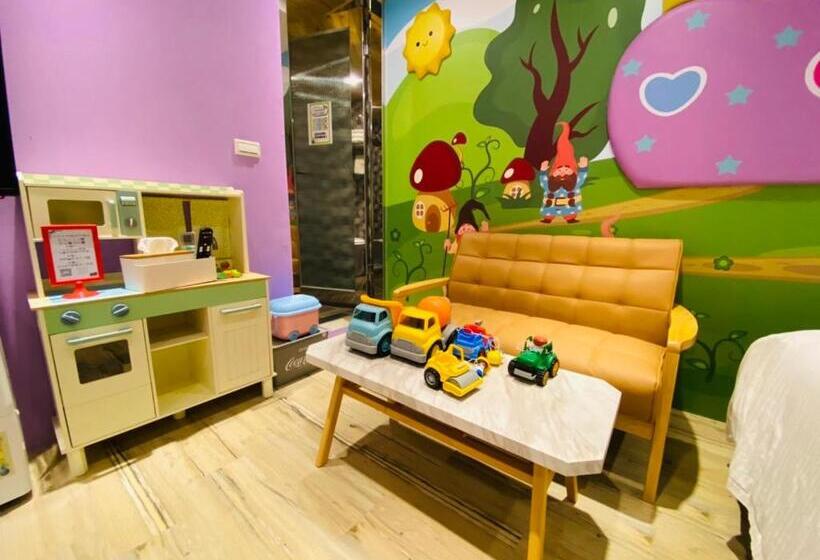 اتاق استاندارد چهار تخته, Have Fun