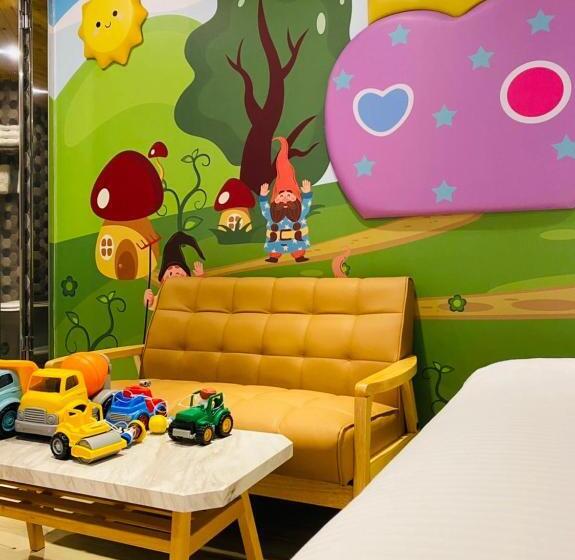 اتاق استاندارد چهار تخته, Have Fun