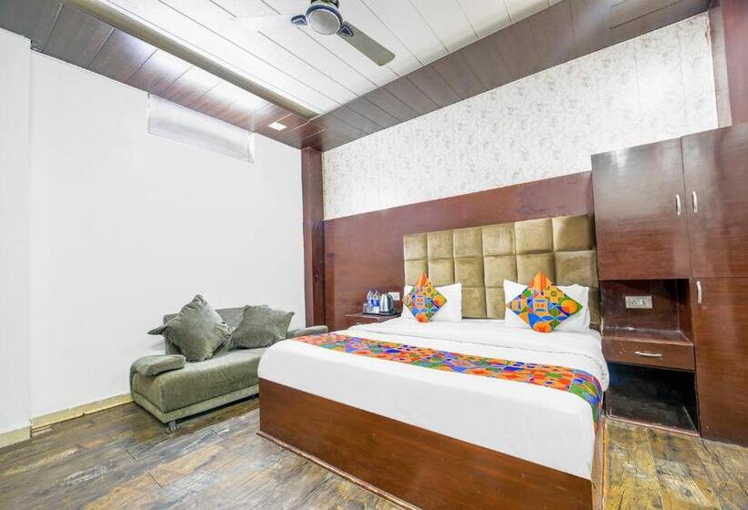 اتاق لوکس, Cladis Sector 15 Noida