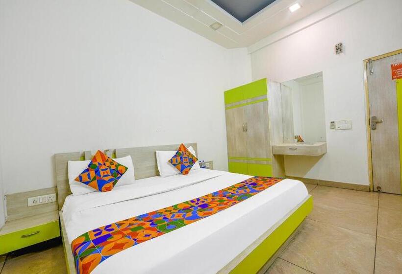 اتاق سوپریور, Cladis Sector 15 Noida