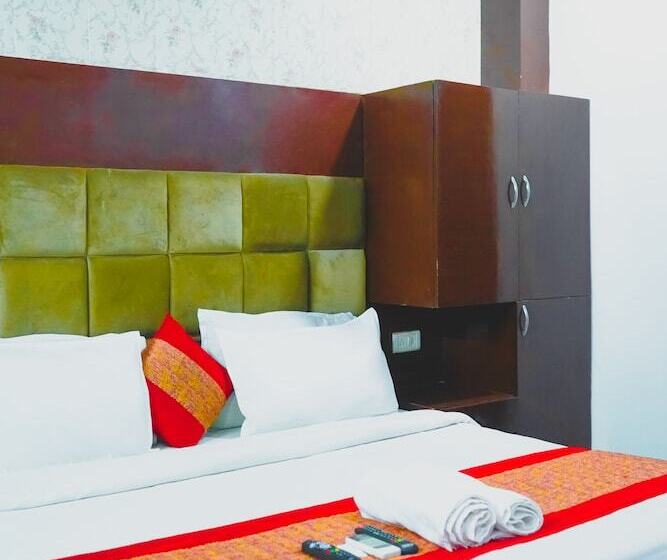 اتاق لوکس, Cladis Sector 15 Noida