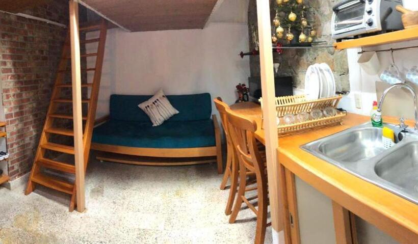 اتاق استاندارد, La Adornada