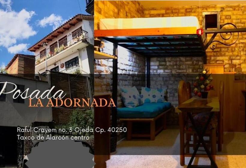 اتاق لوکس, La Adornada
