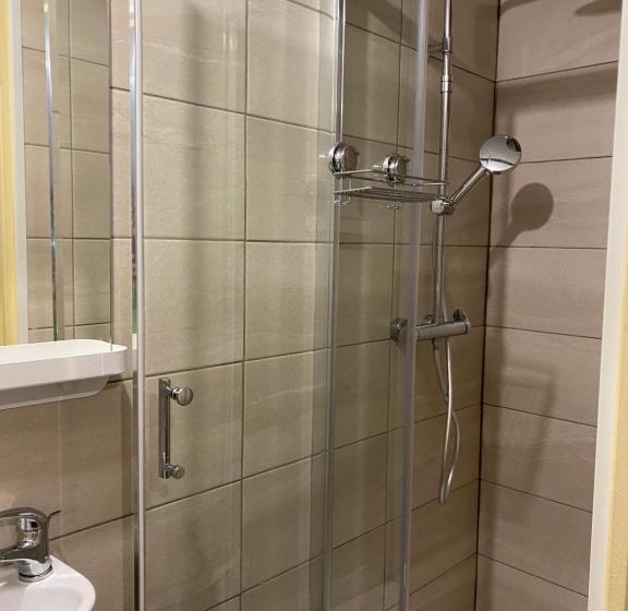 اتاق استاندارد, La Chambre D Angèle