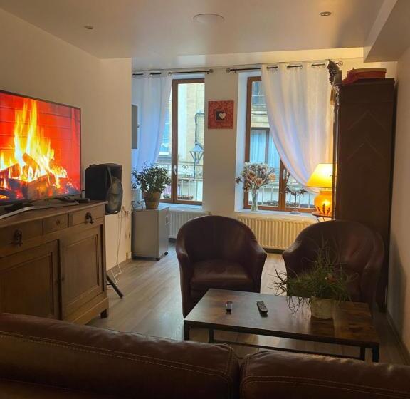 اتاق استاندارد, La Chambre D Angèle