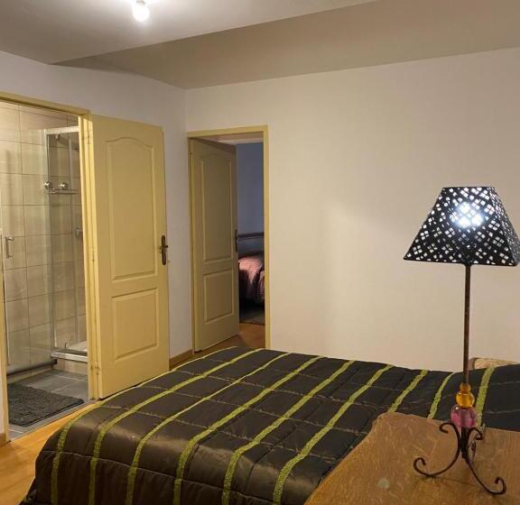 اتاق استاندارد, La Chambre D Angèle
