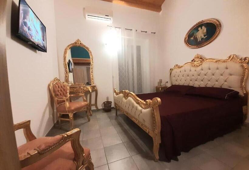 اتاق لوکس با تخت بزرگ, Casa San Pio