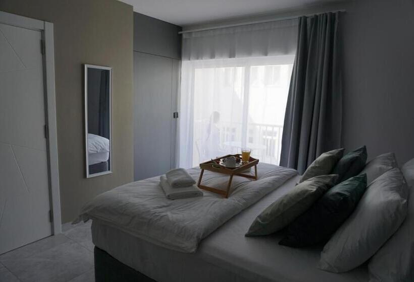 سوئیت جونیور خانوادگی, Korzo Suites