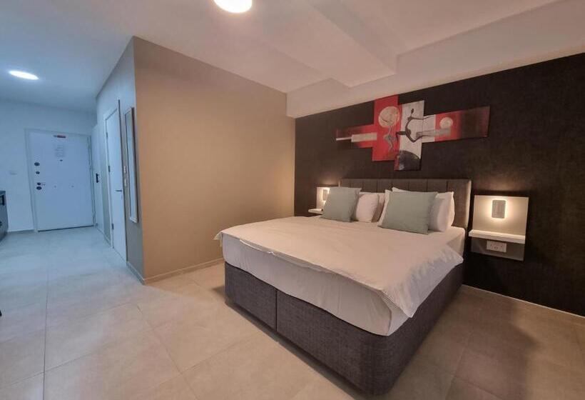 استودیوی استاندارد, Korzo Suites
