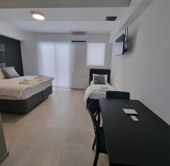 استودیوی استاندارد, Korzo Suites