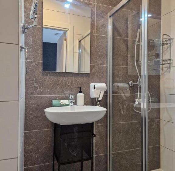 اتاق لوکس با بالکن, Korzo Suites