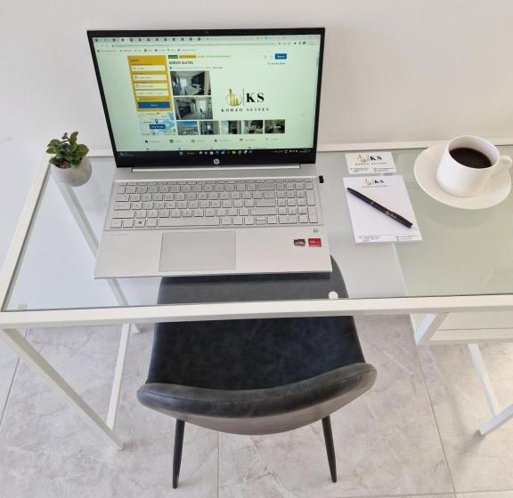 اتاق لوکس با بالکن, Korzo Suites
