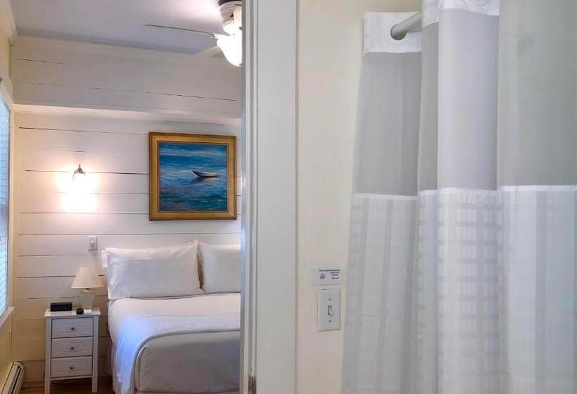 Standard Room, Admiral S Landing