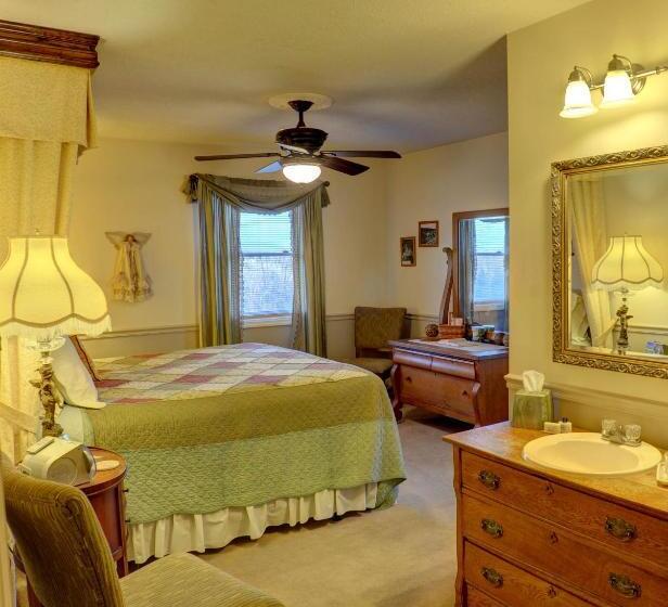 Suite Deluxe Cama King, Blue Mountain Mist Country Inn