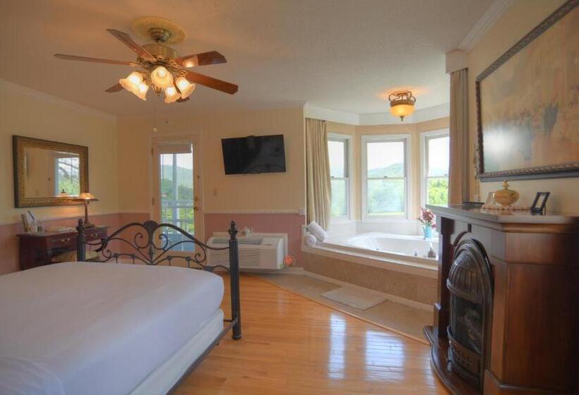 اتاق لوکس با بالکن, Blue Mountain Mist Country Inn