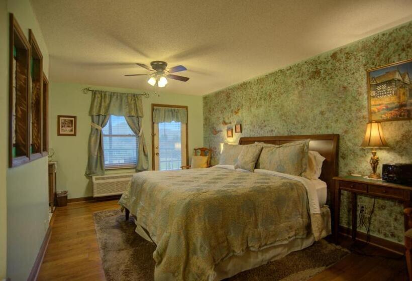 اتاق لوکس با بالکن, Blue Mountain Mist Country Inn