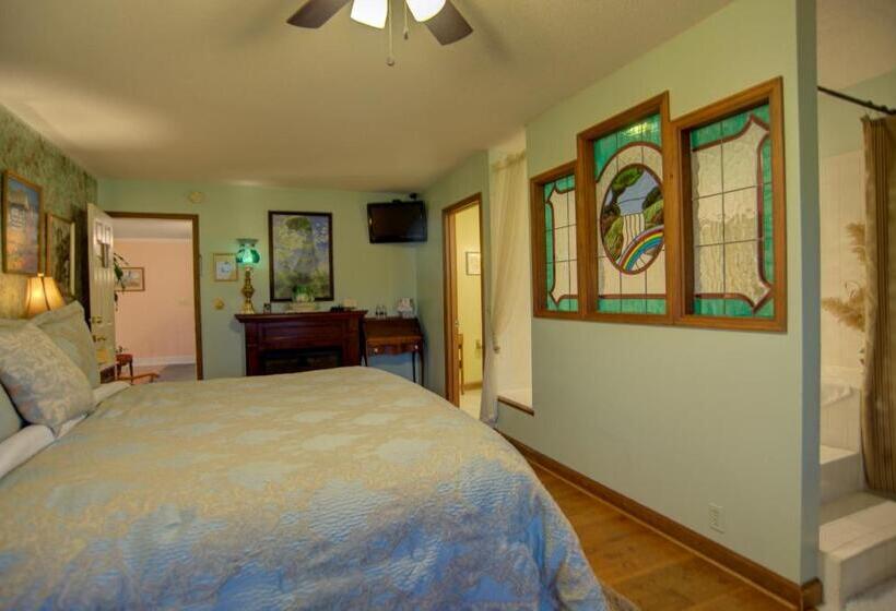 اتاق لوکس با بالکن, Blue Mountain Mist Country Inn
