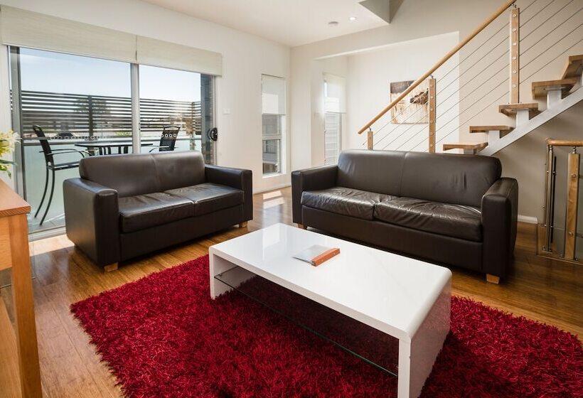 آپارتمان لوکس 2 خوابه, Charlestown Executive Apartments