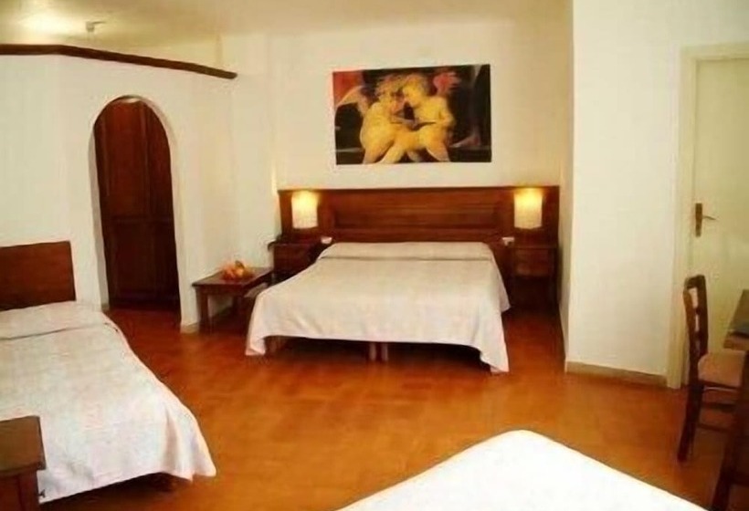 اتاق استاندارد چهار تخته, Albergo Del Sole