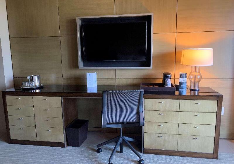 سوییت با چشم‌انداز دریا, Hodges Bay Resort & Spa
