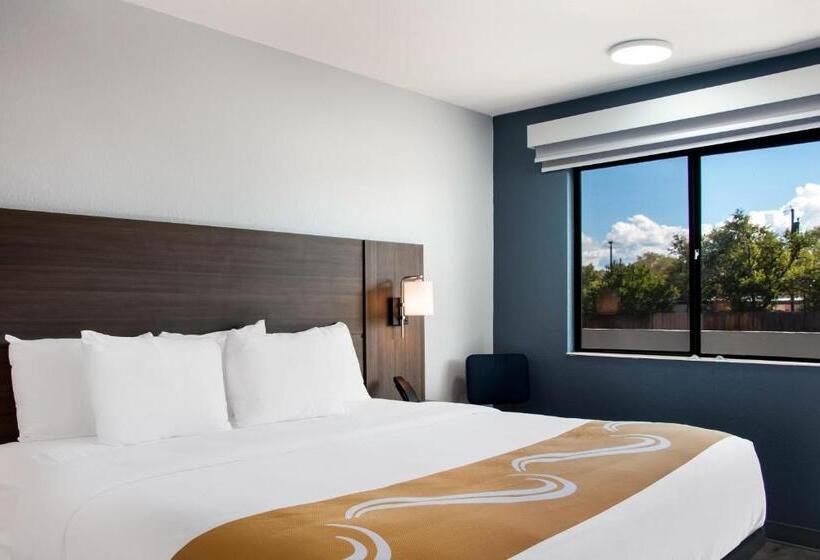 اتاق استاندارد با تخت بزرگ برای معلولان, Quality Inn Santa Fe New Mexico