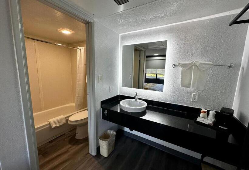اتاق استاندارد با تخت بزرگ, Quality Inn Santa Fe New Mexico