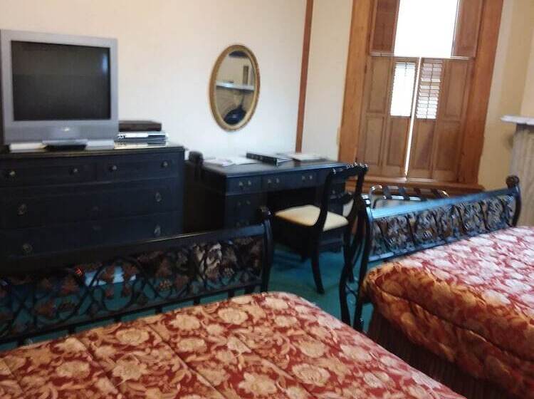 اتاق استاندارد چهار تخته, Inn Port Guesthouse