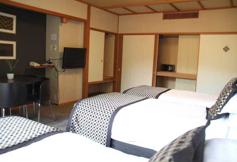 اتاق استاندارد سه نفره, The Ridge Hotel & Apartments