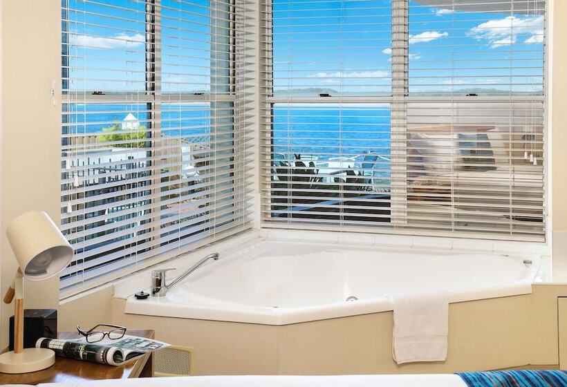 2 Bedroom Deluxe Apartment Sea View, Watermark Resort Caloundra