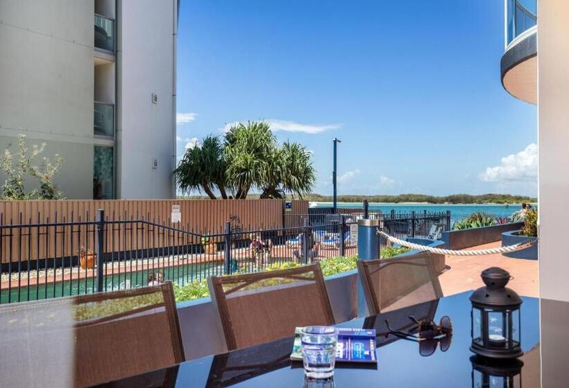 Superior 2-bedroom flat with a view, Watermark Resort Caloundra