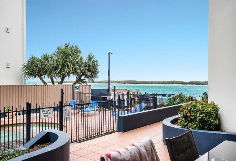 Superior 2-bedroom flat with a view, Watermark Resort Caloundra