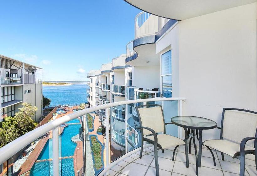 Superior 2-bedroom flat with a view, Watermark Resort Caloundra