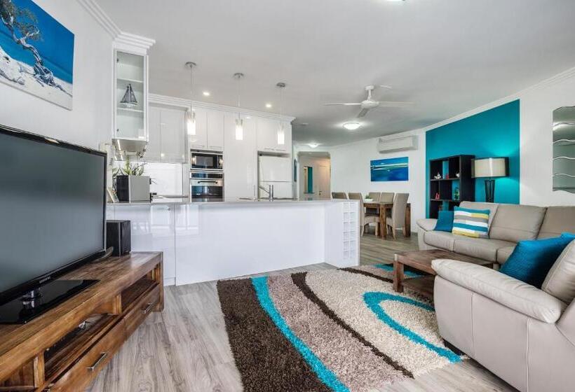 Superior 3-bedroom flat with a view, Watermark Resort Caloundra